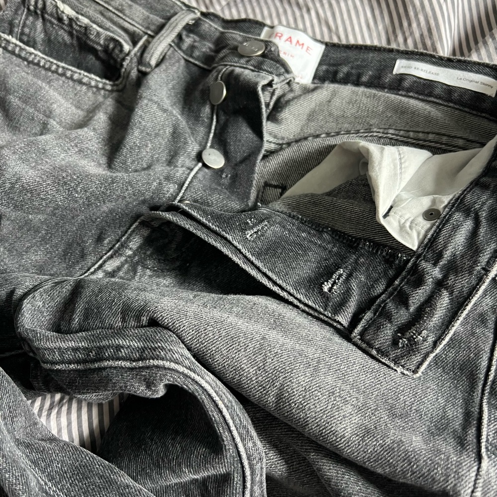 Frame Rigid Re-release Distressed Denim